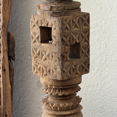 Raas - Carved light wood candle holder n°35