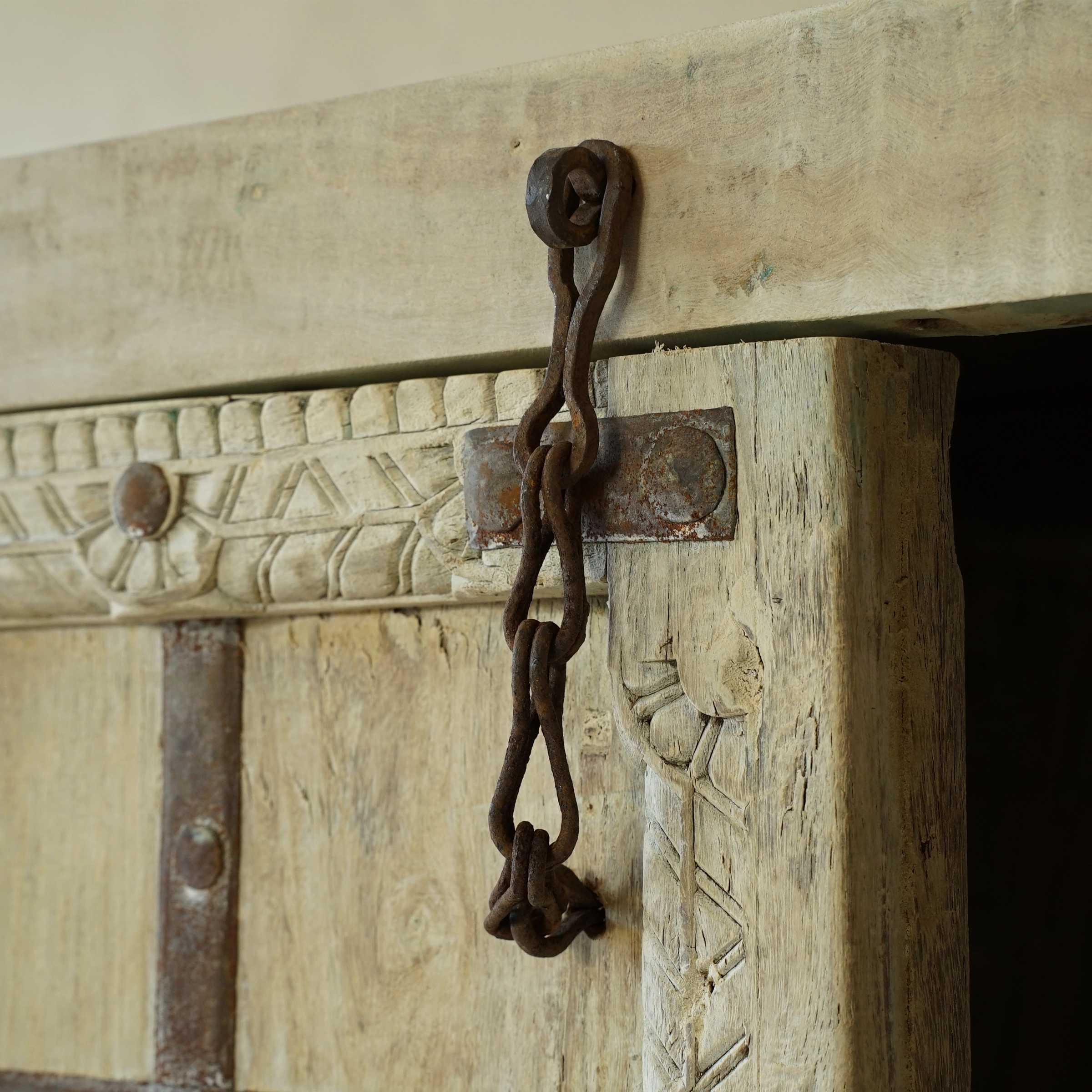 Almari - Armoire indienne en bois avec porte ancienne n°7