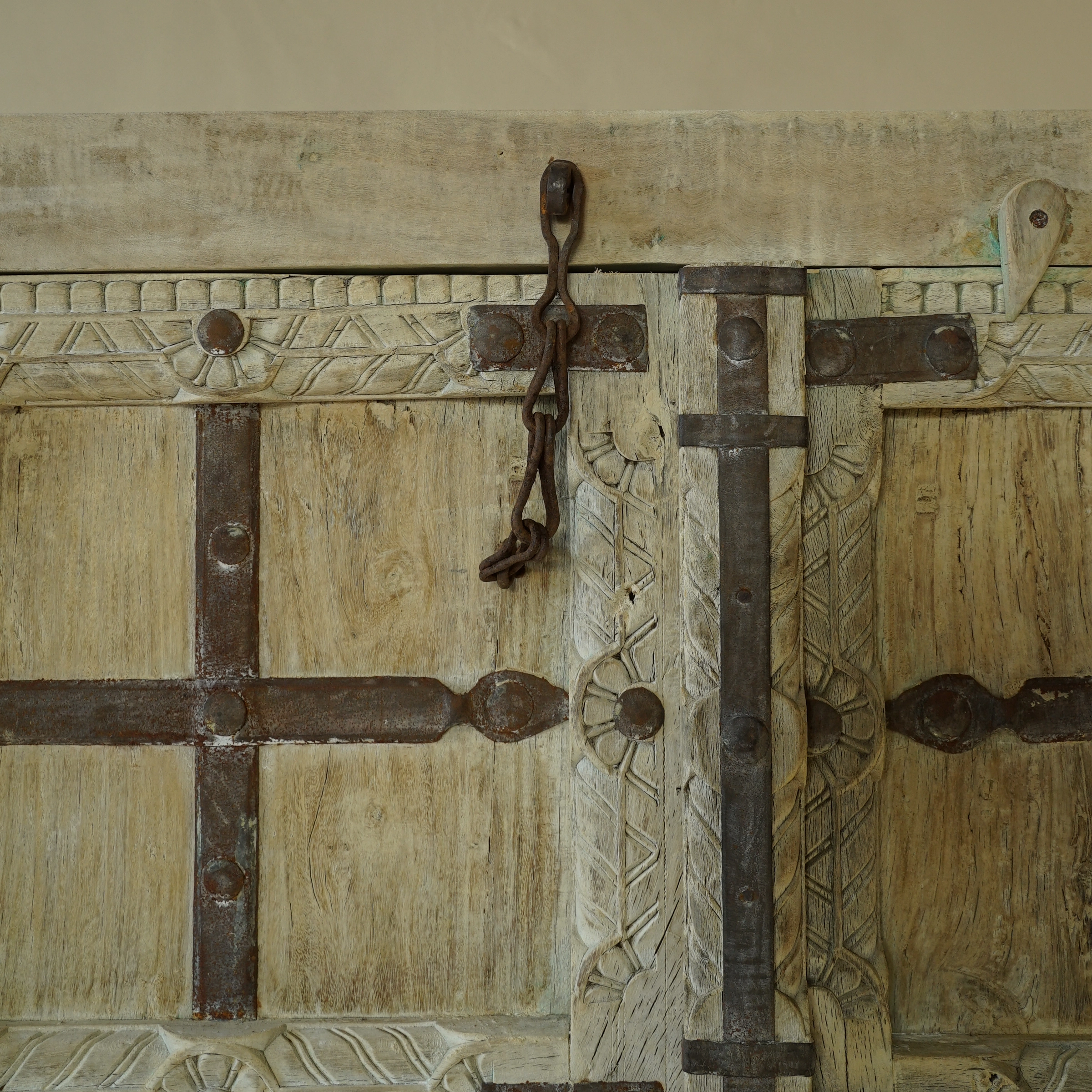 Almari - Armoire indienne en bois avec porte ancienne n°7