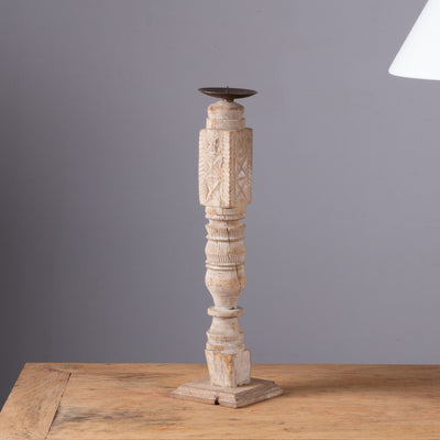 Momabatti - Light wooden candle holder carved nº204