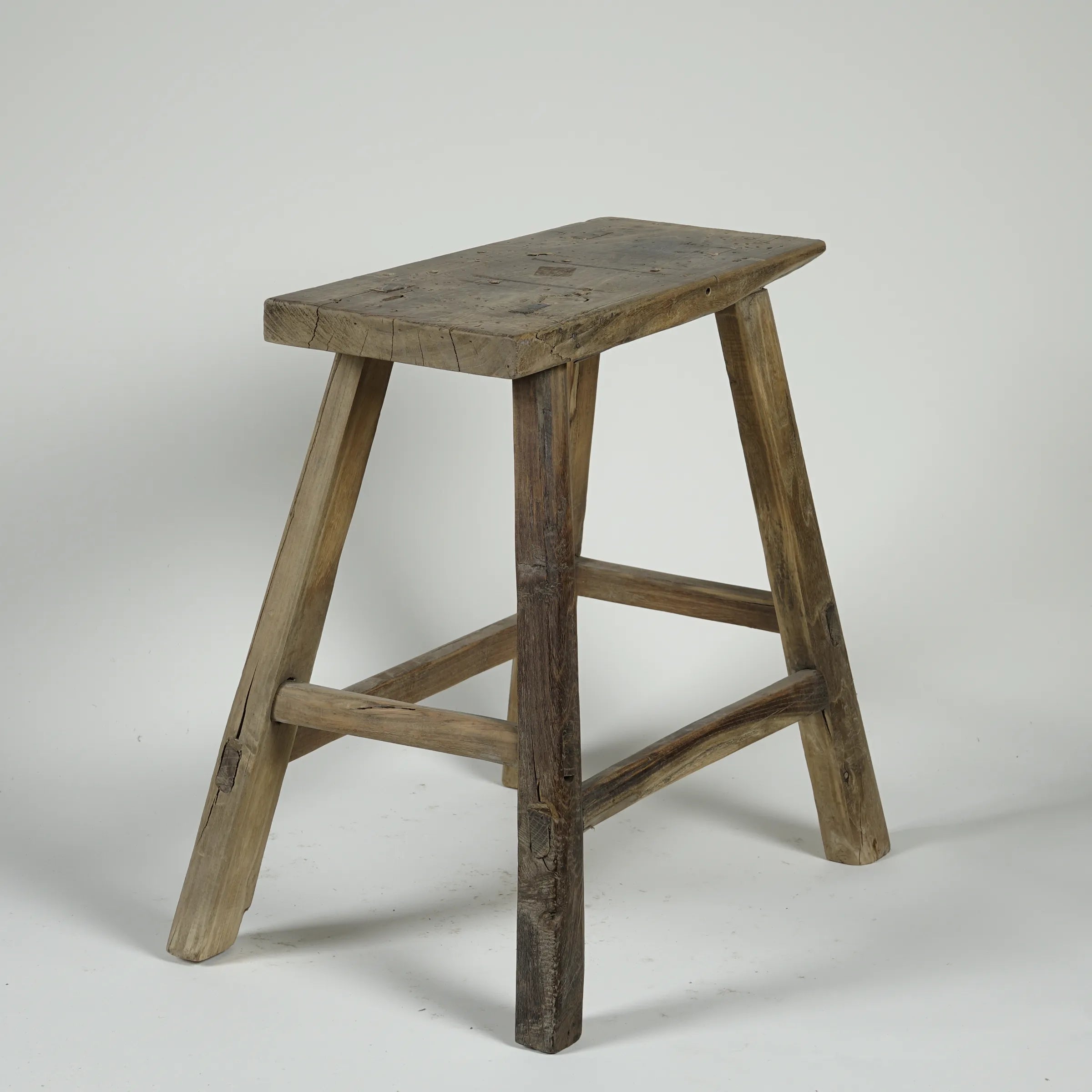 Zao - Tabouret rectangulaire en orme ancien n°12
