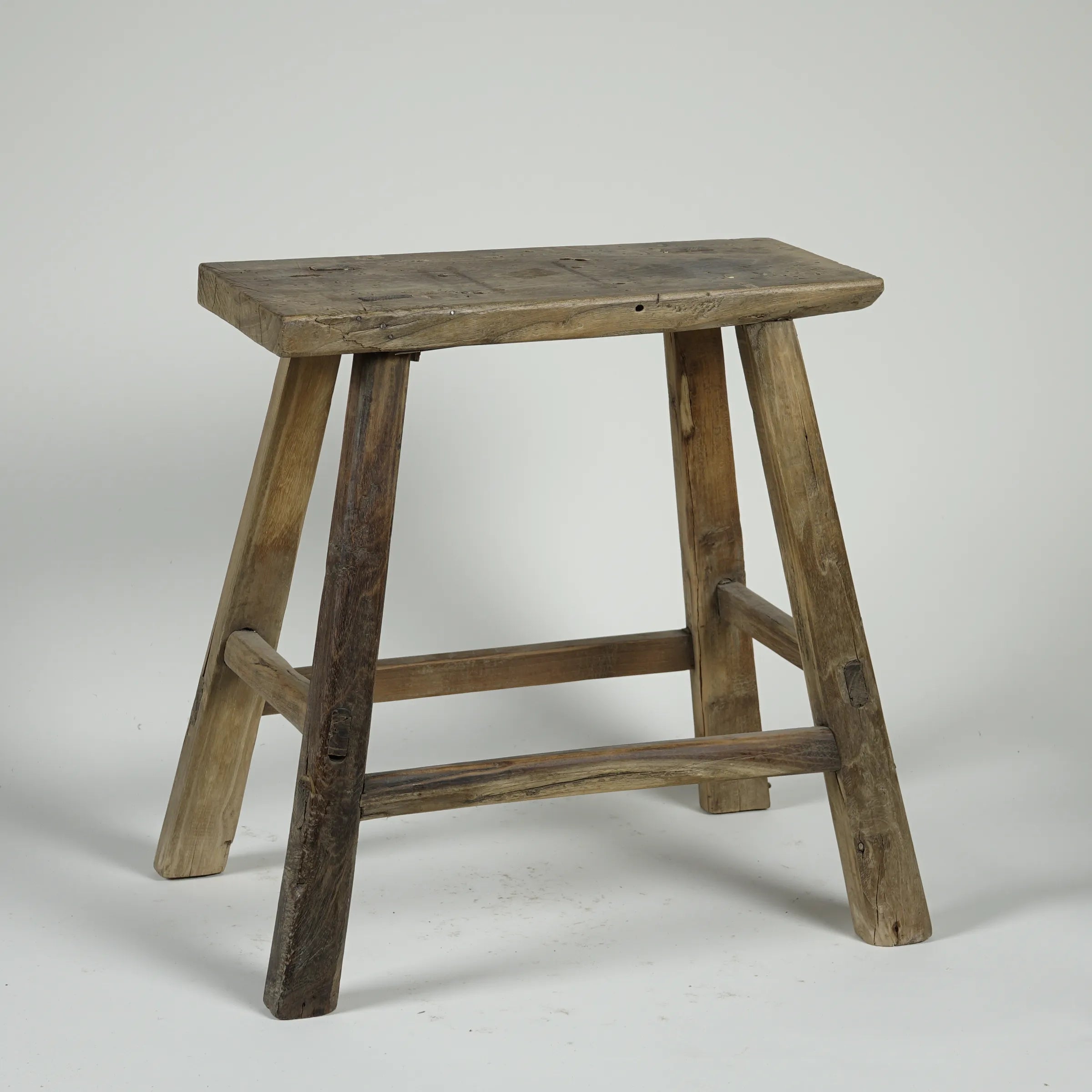 Zao - Tabouret rectangulaire en orme ancien n°12