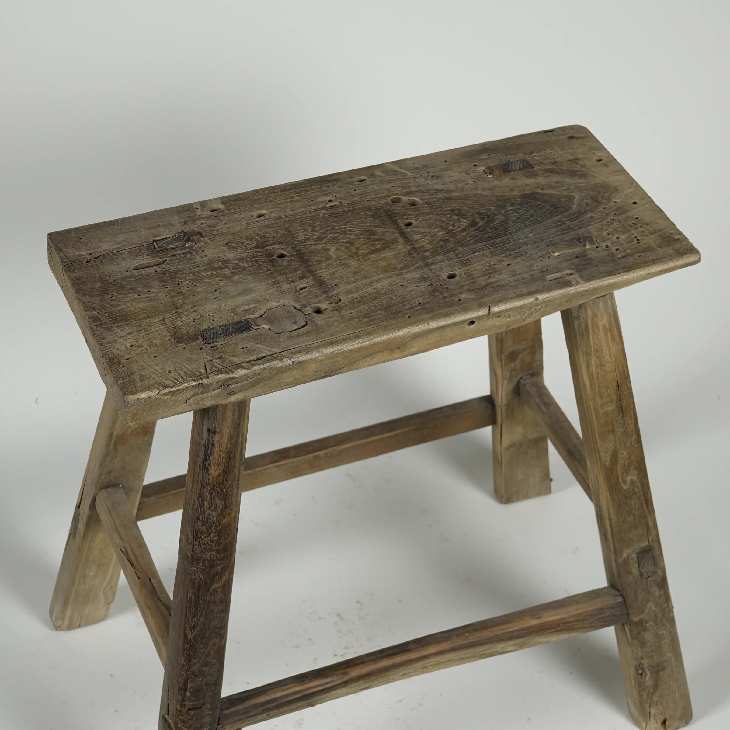Zao - Tabouret rectangulaire en orme ancien n°12