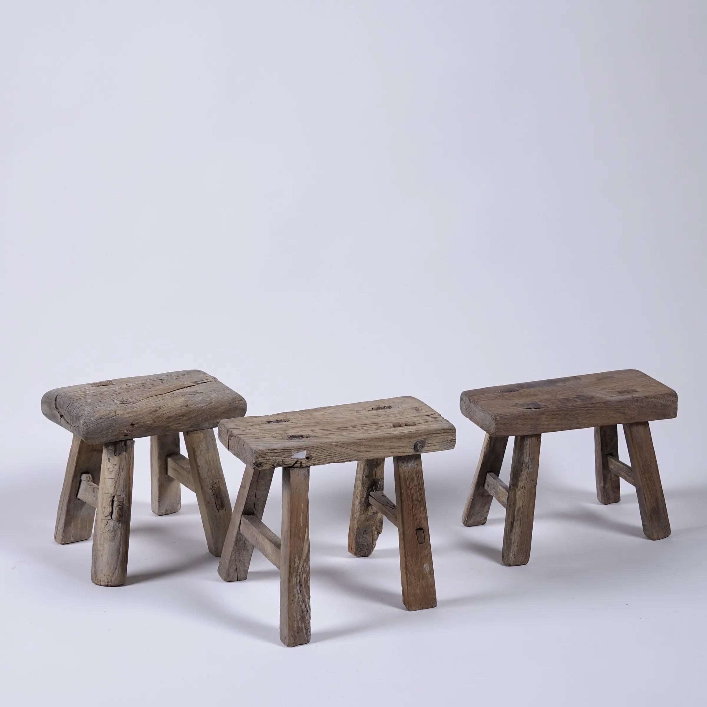 Nuo - Tabouret miniature en orme ancien