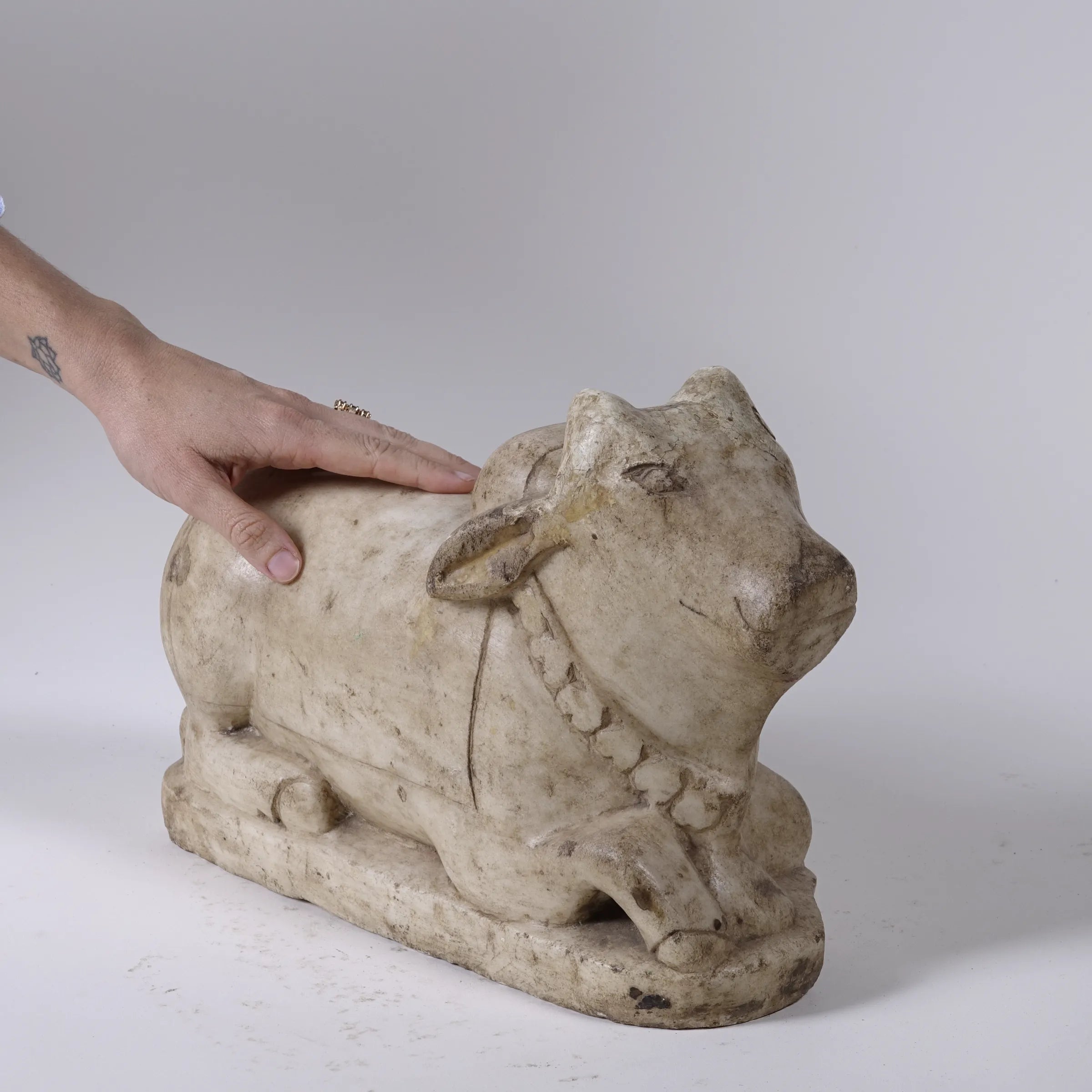 Nandi - Ancienne sculpture de Nandi en marbre blanc