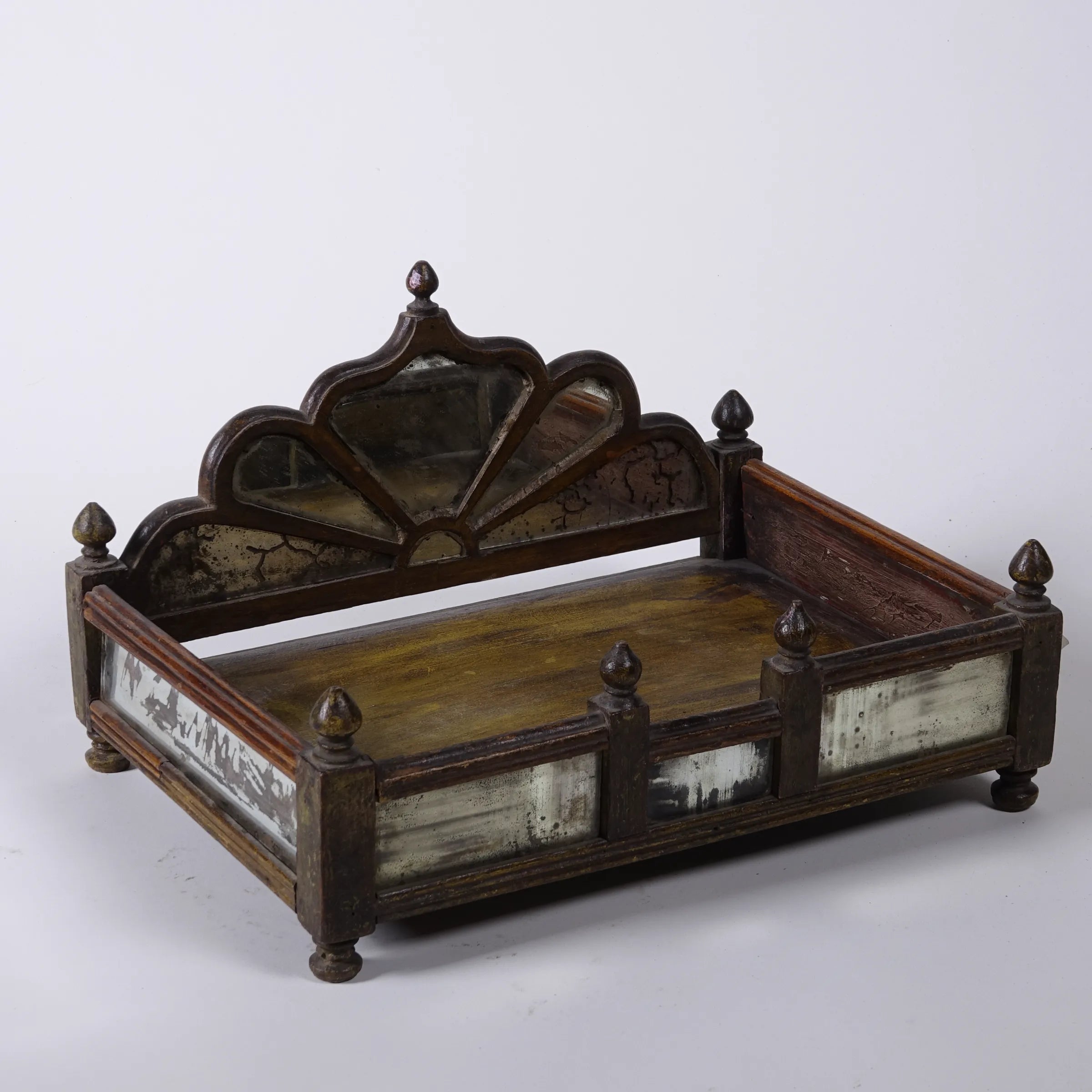 Kalasa - Autel indien en bois et miroirs n°10