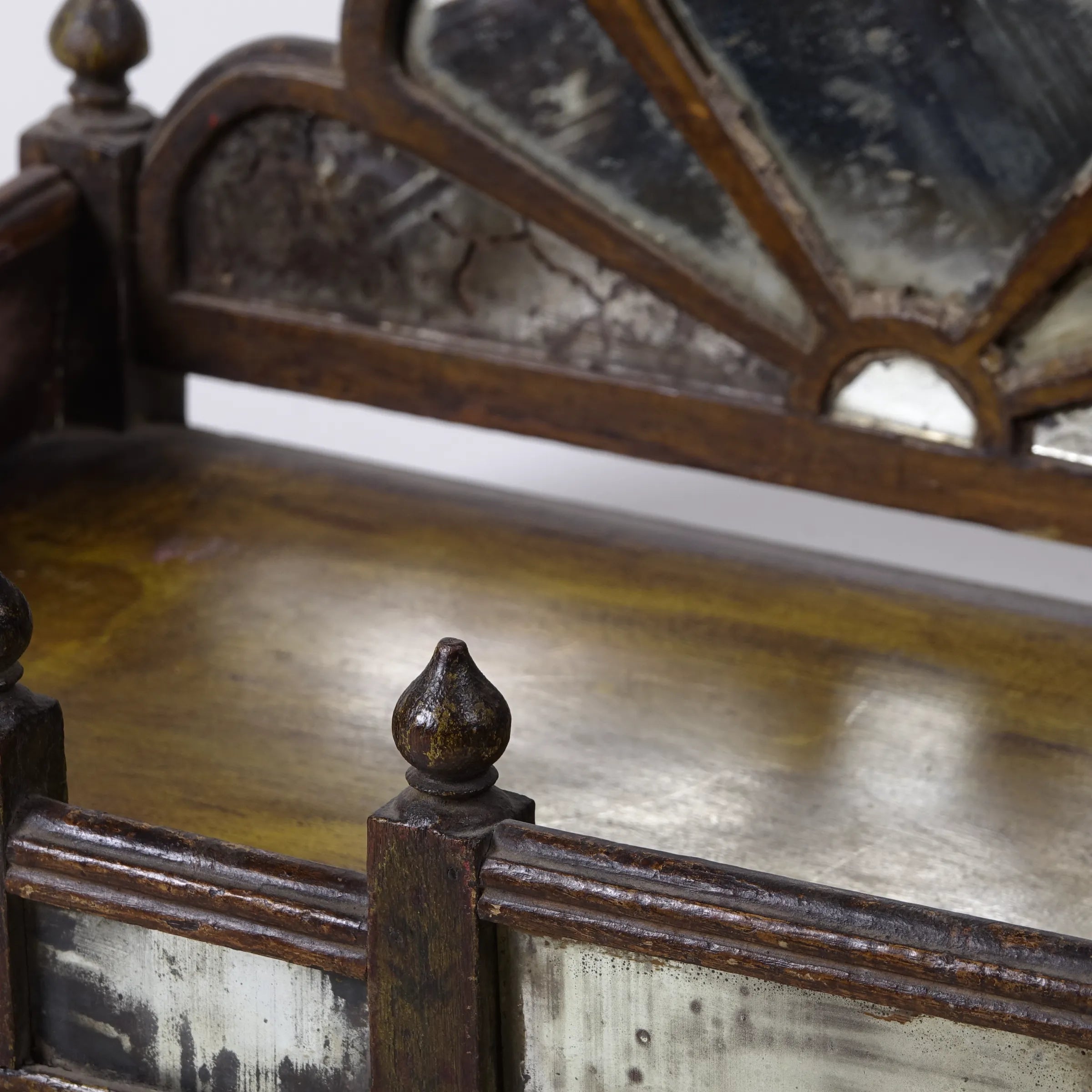 Kalasa - Autel indien en bois et miroirs n°10