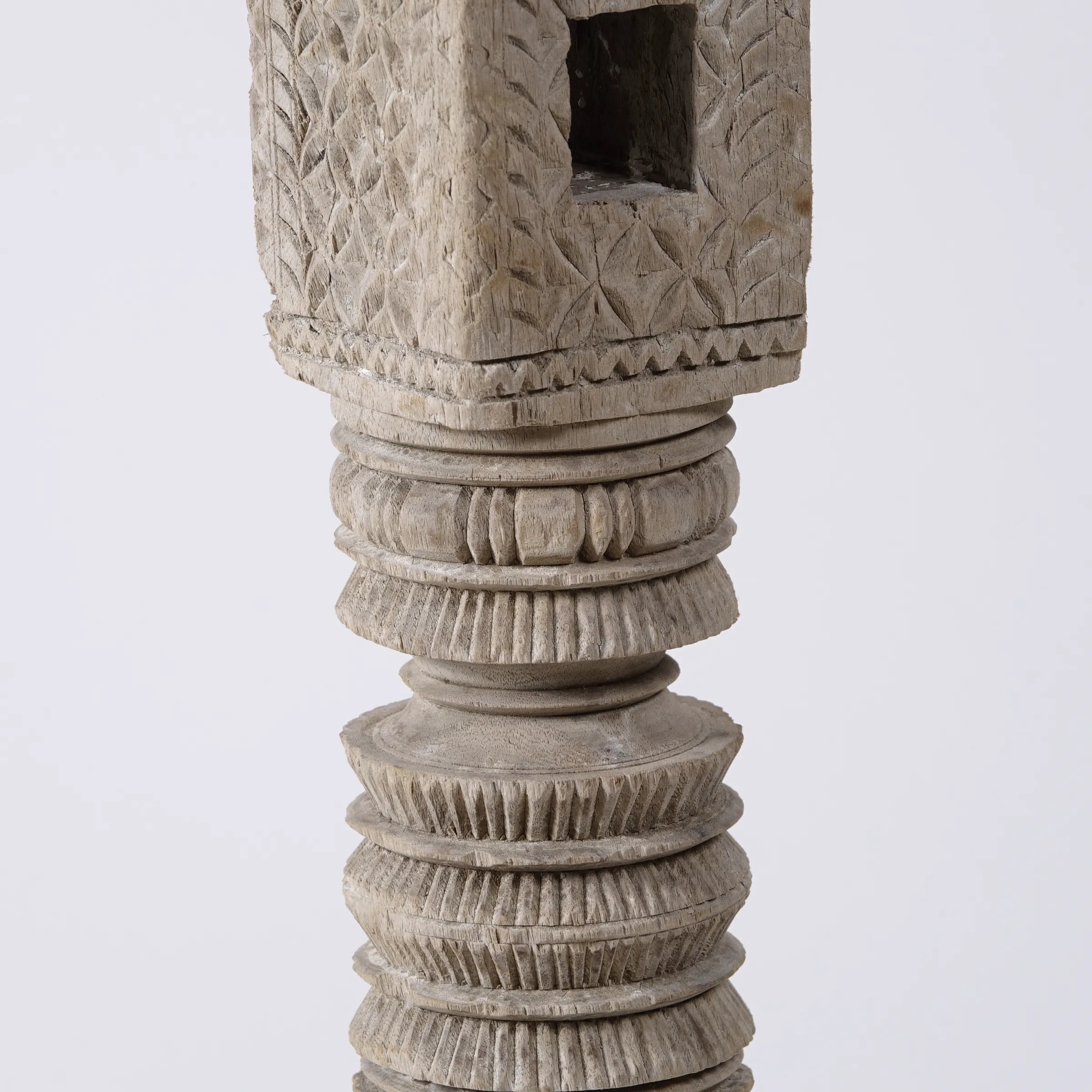 Rajvansh - Bougeoir en bois n°3