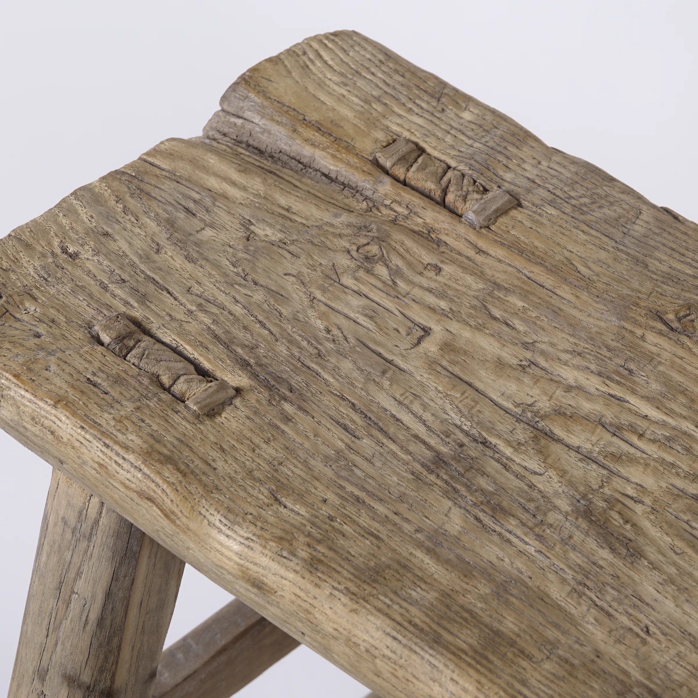 Zao - Tabouret rectangulaire en orme ancien n°2