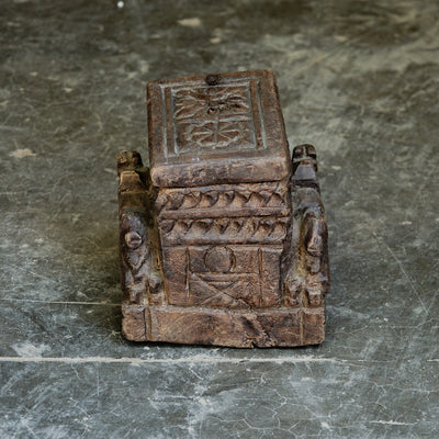 Nandi - Old box with sacred cows n ° 2