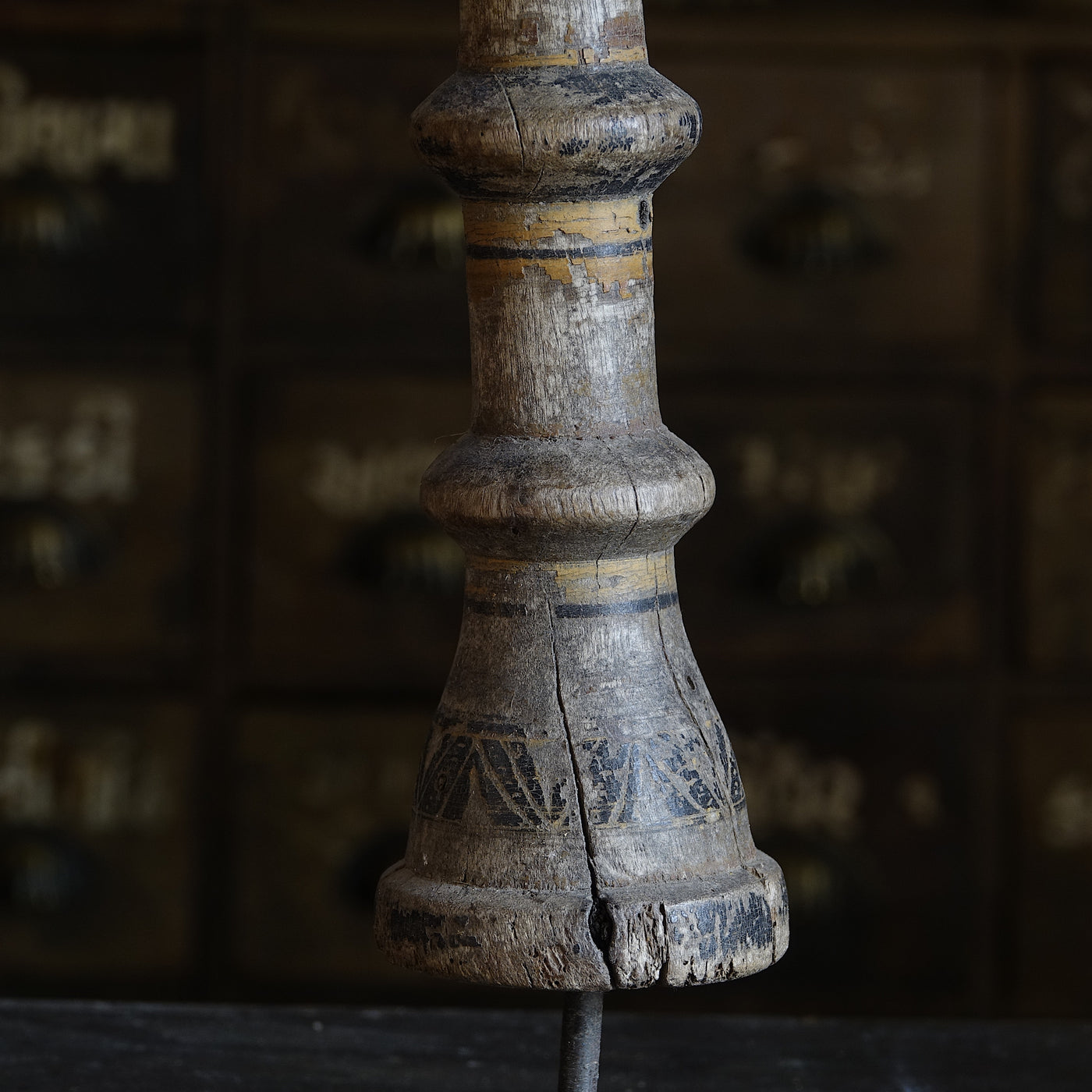 Rajvansh - old wooden candle holder n ° 6