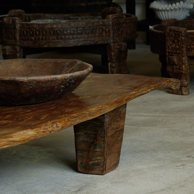 Authentique table Naga ancienne n°24