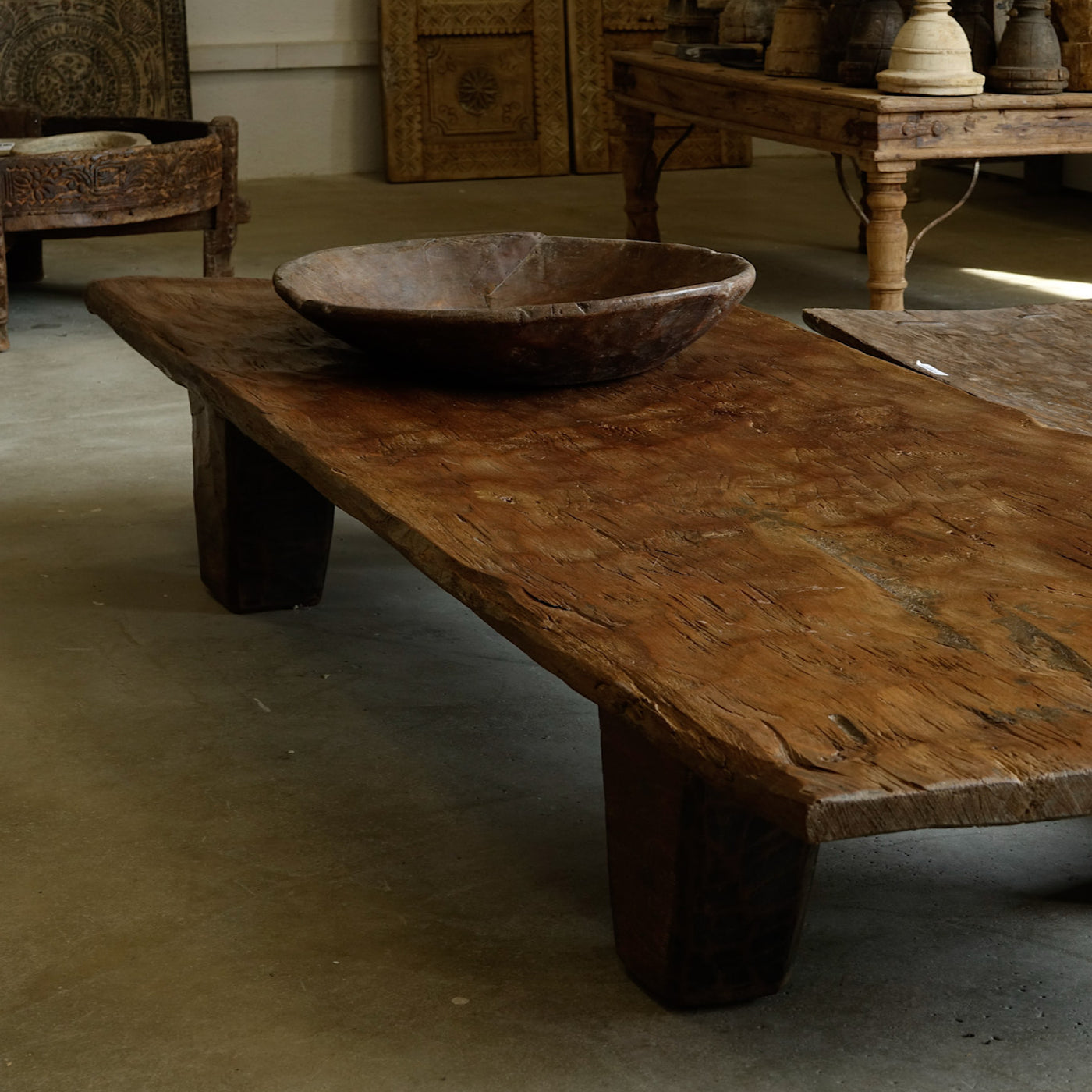 Authentique table Naga ancienne n°24