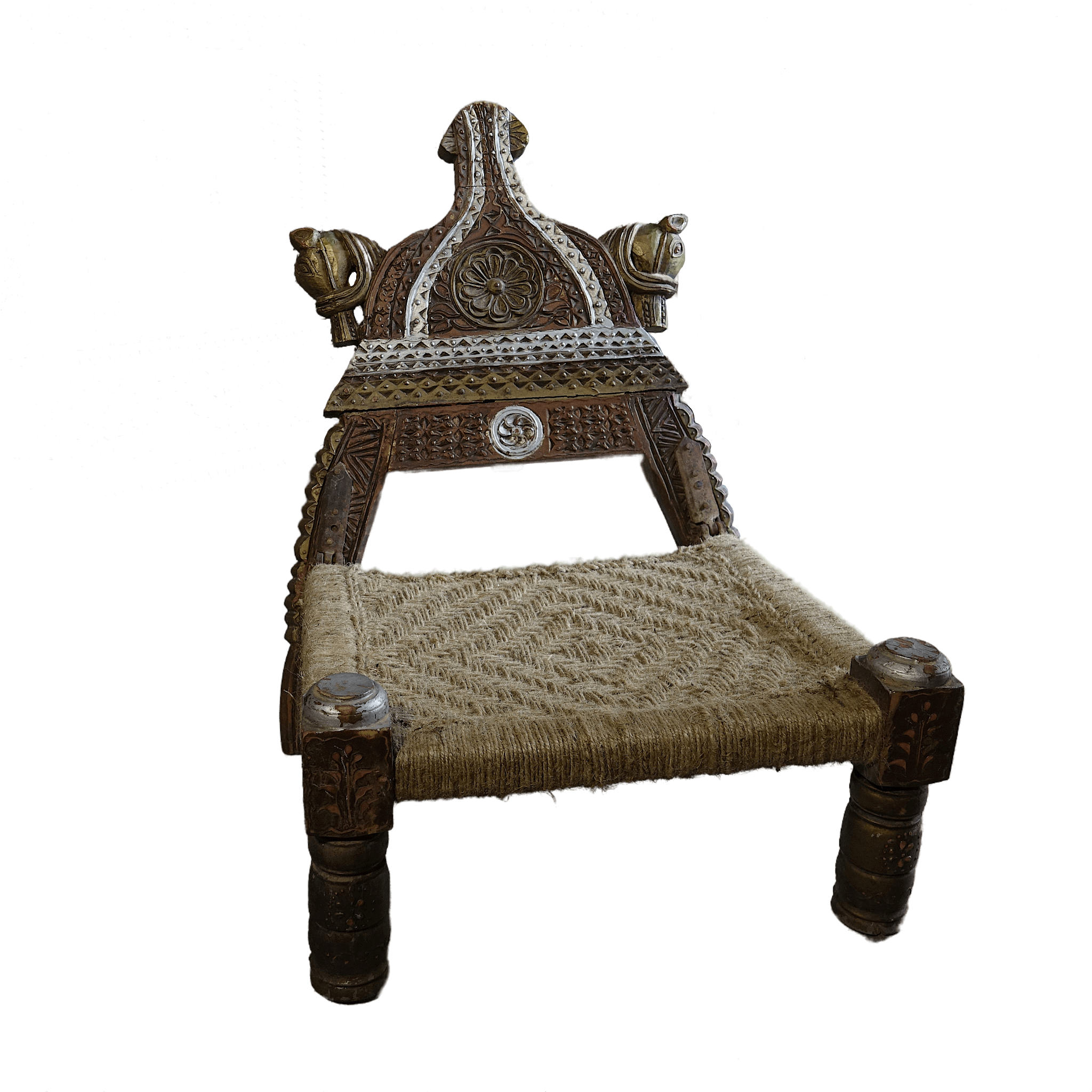 Pidha - Chaise traditionnelle en bois sculpté et corde n°2