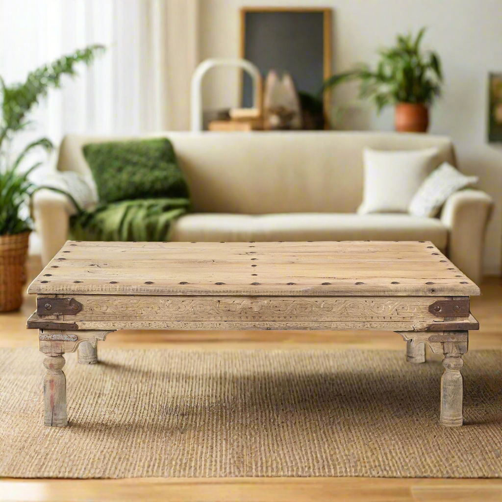 Patwa - Table basse ancienne à clous n°1
