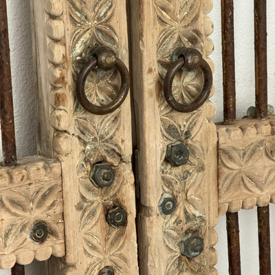 SUJASAR - Indian door carved with iron bars n ° 2