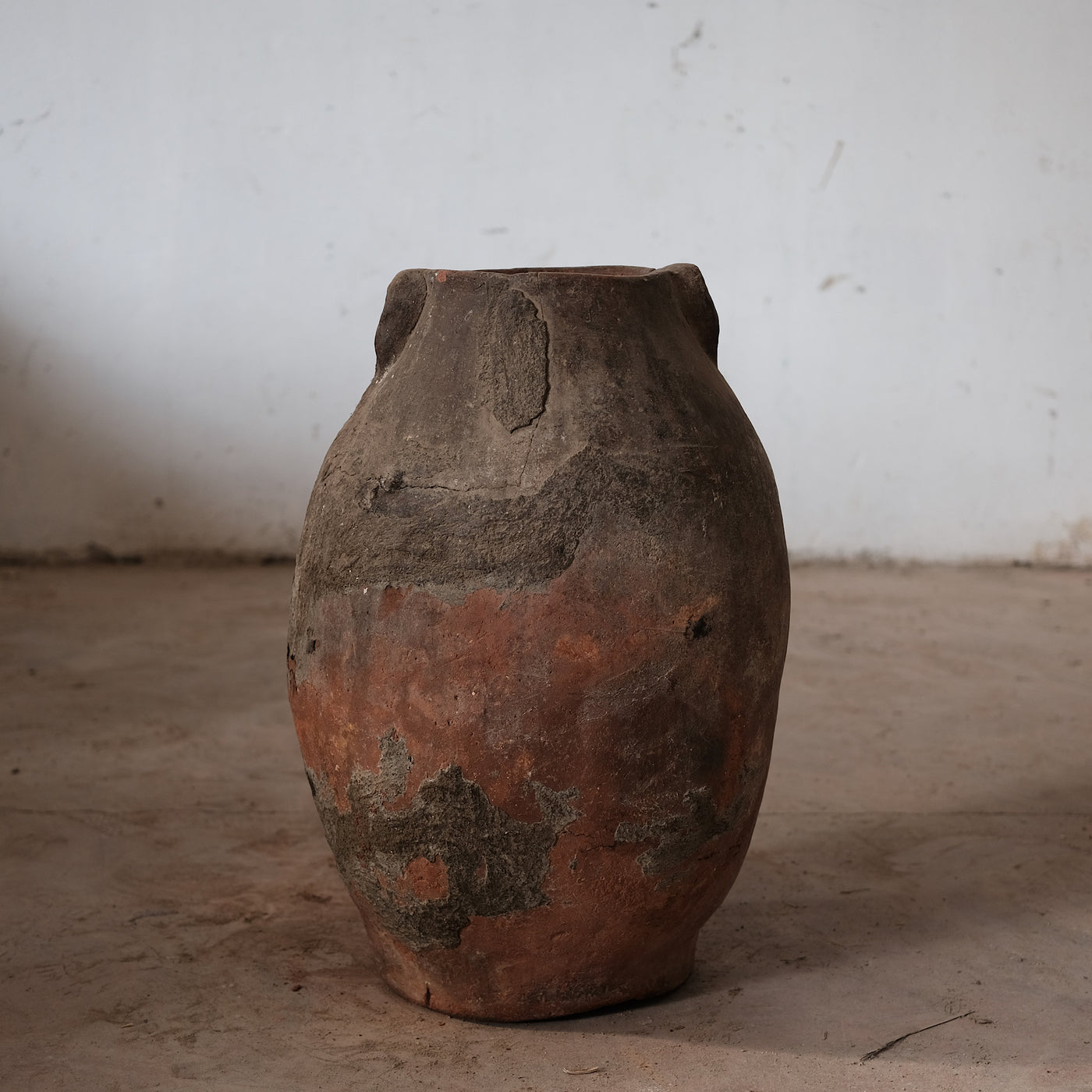 Erzurum - Ancient Turkish Anatolia jar on terracotta