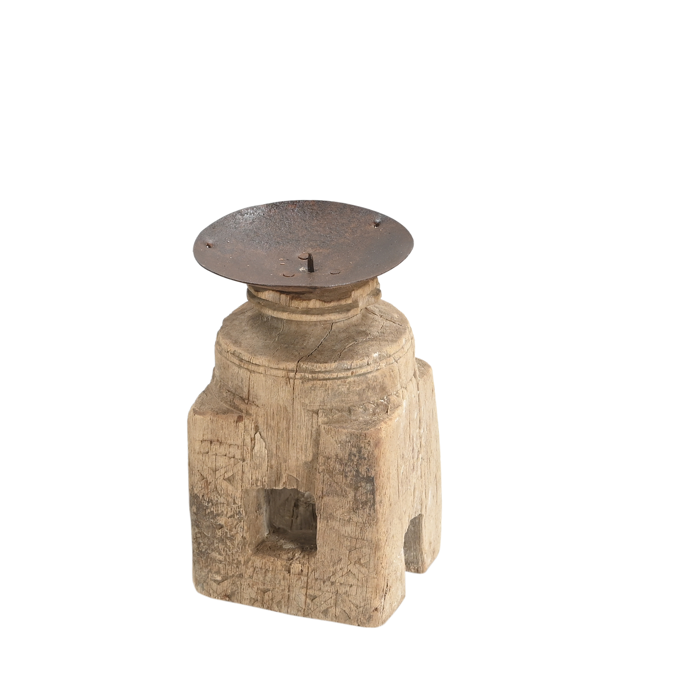 Momabatti - Light wooden candle holder carved nº118