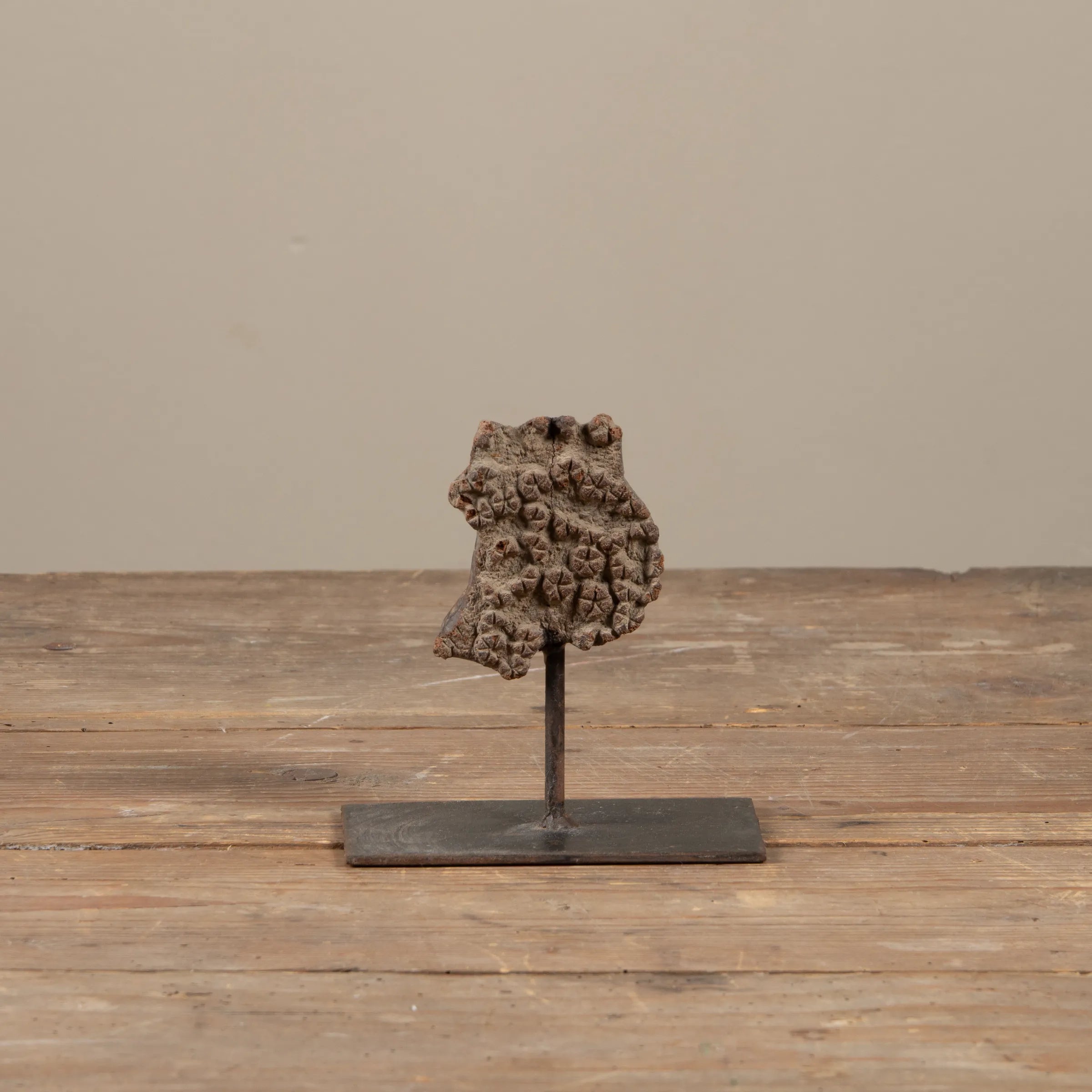 Lakdi - Ancien tampon de blockprint sur pied n°17