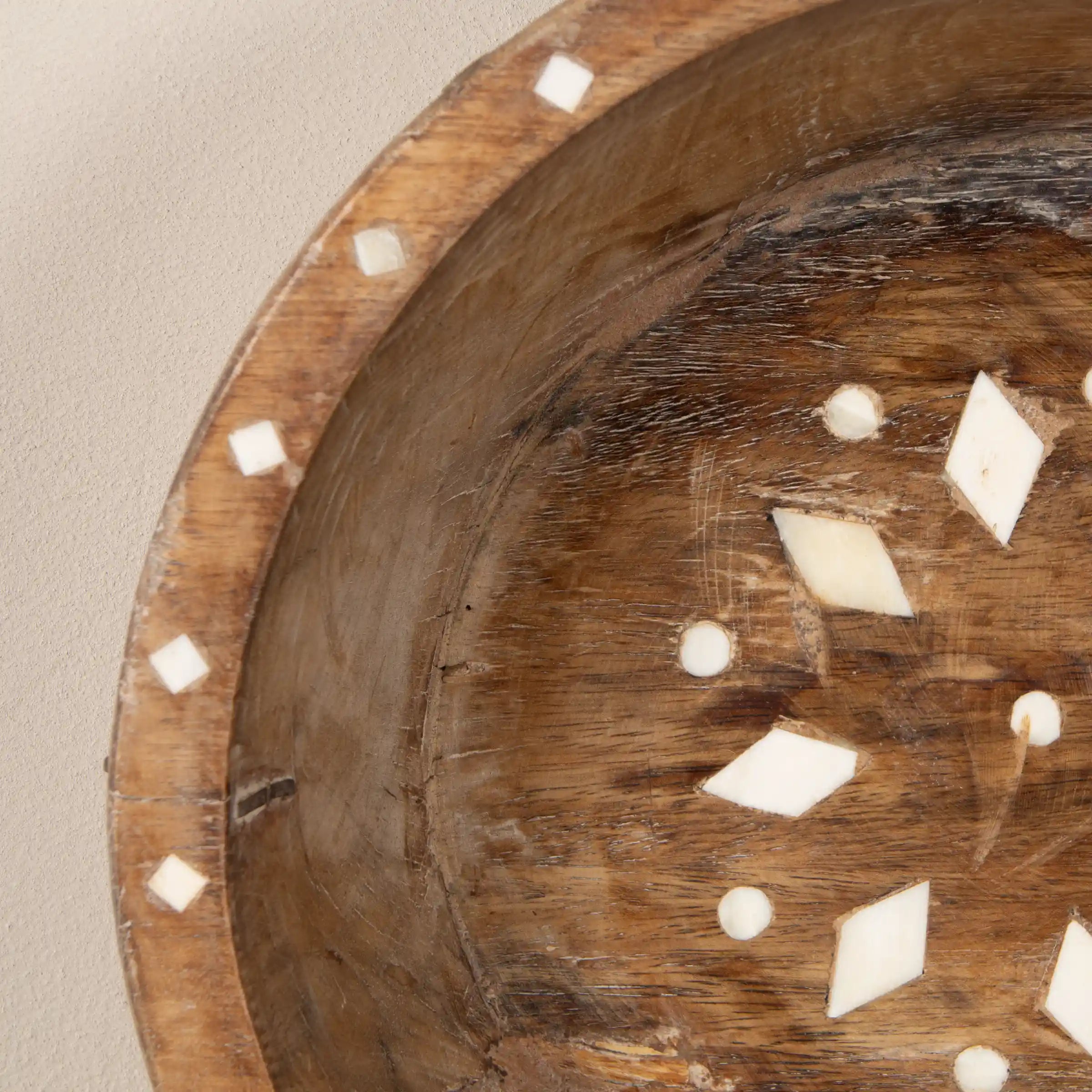 Ajawa - Corbeille en bois ancien et incrustations en os n°5