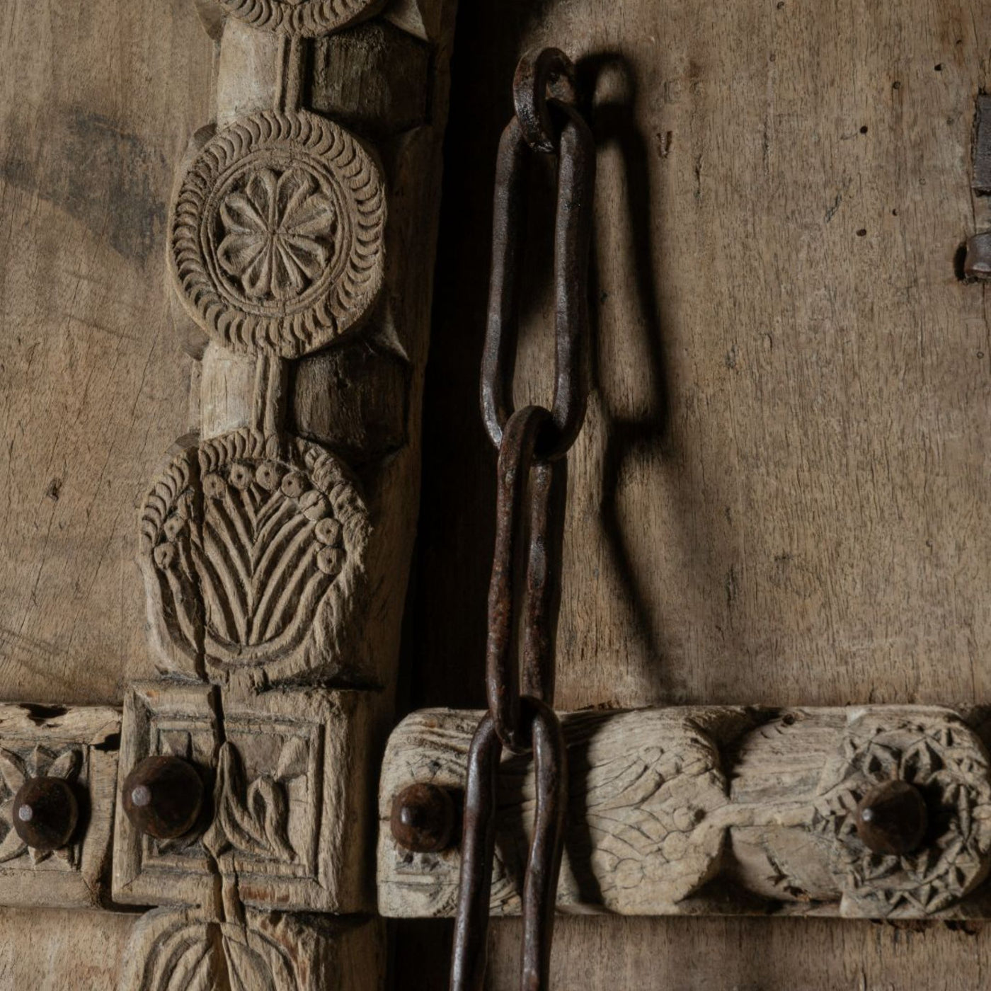 Najaur - Ancienne porte indienne sculptée n°3