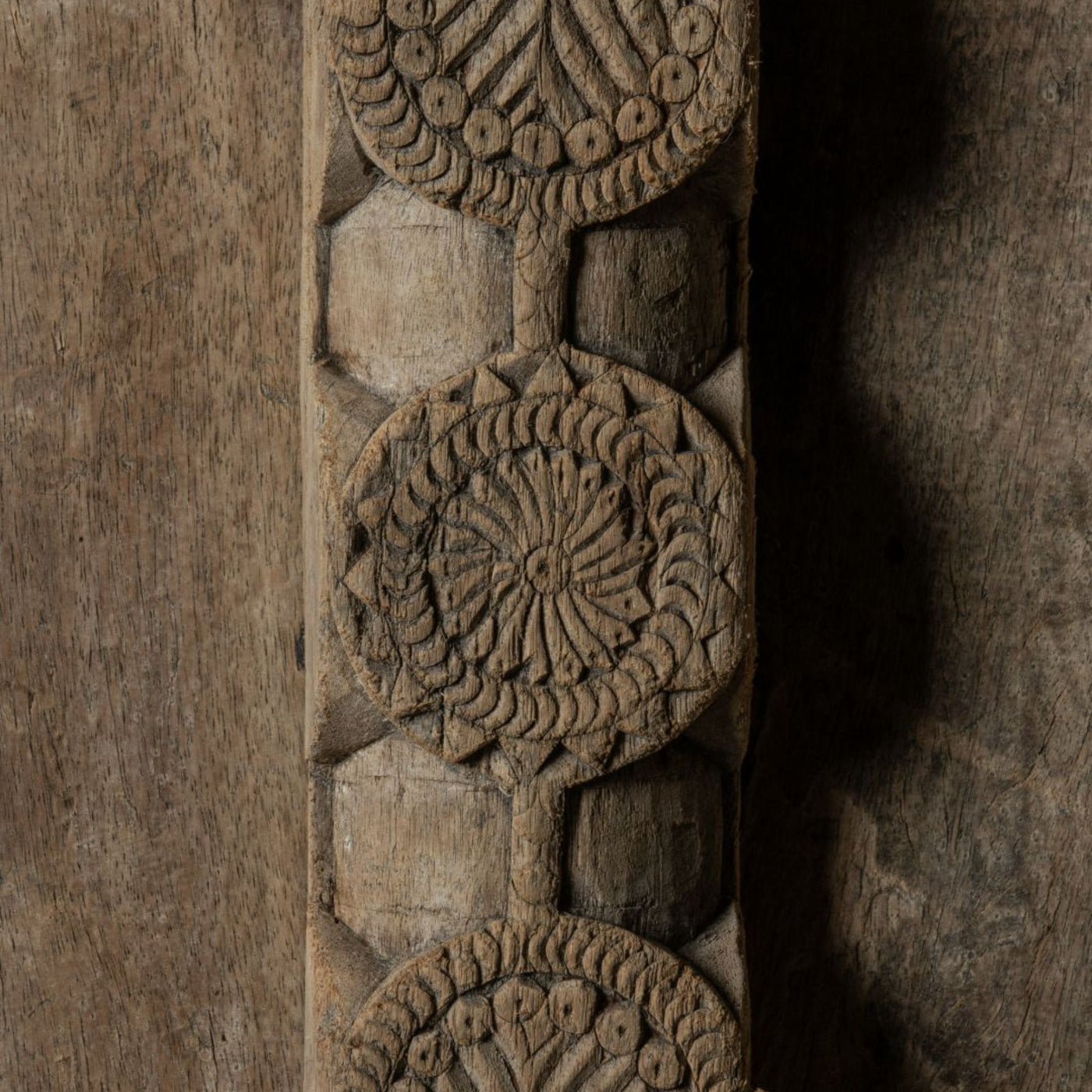 Najaur - old sculpted Indian door n ° 3