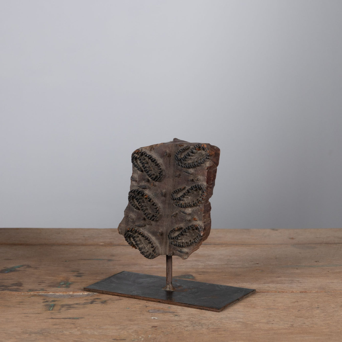 Lakdi - Old BlockPrint Tampon On Stand N ° 10