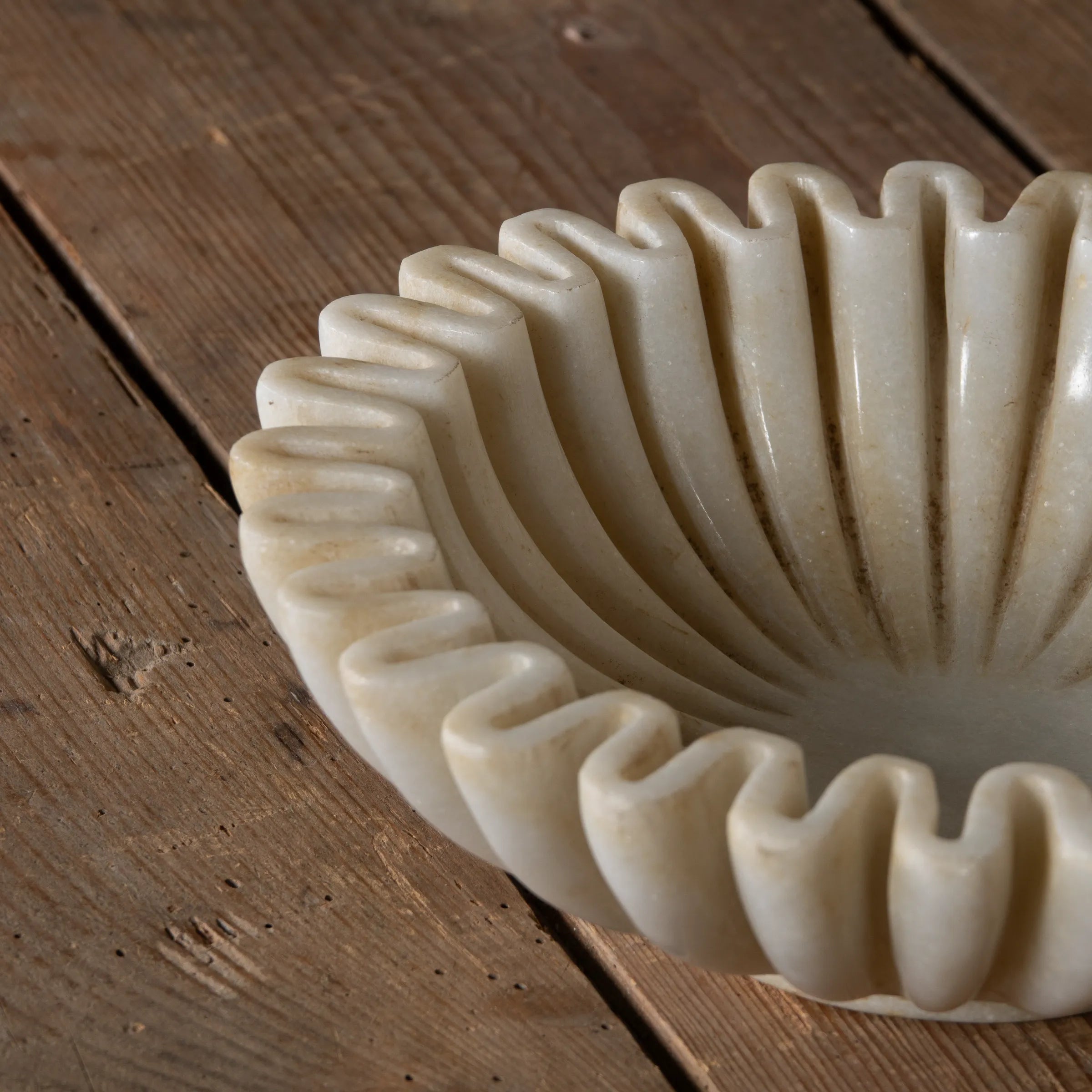 Makrana - Coupe en marbre blanc sculpté n°2