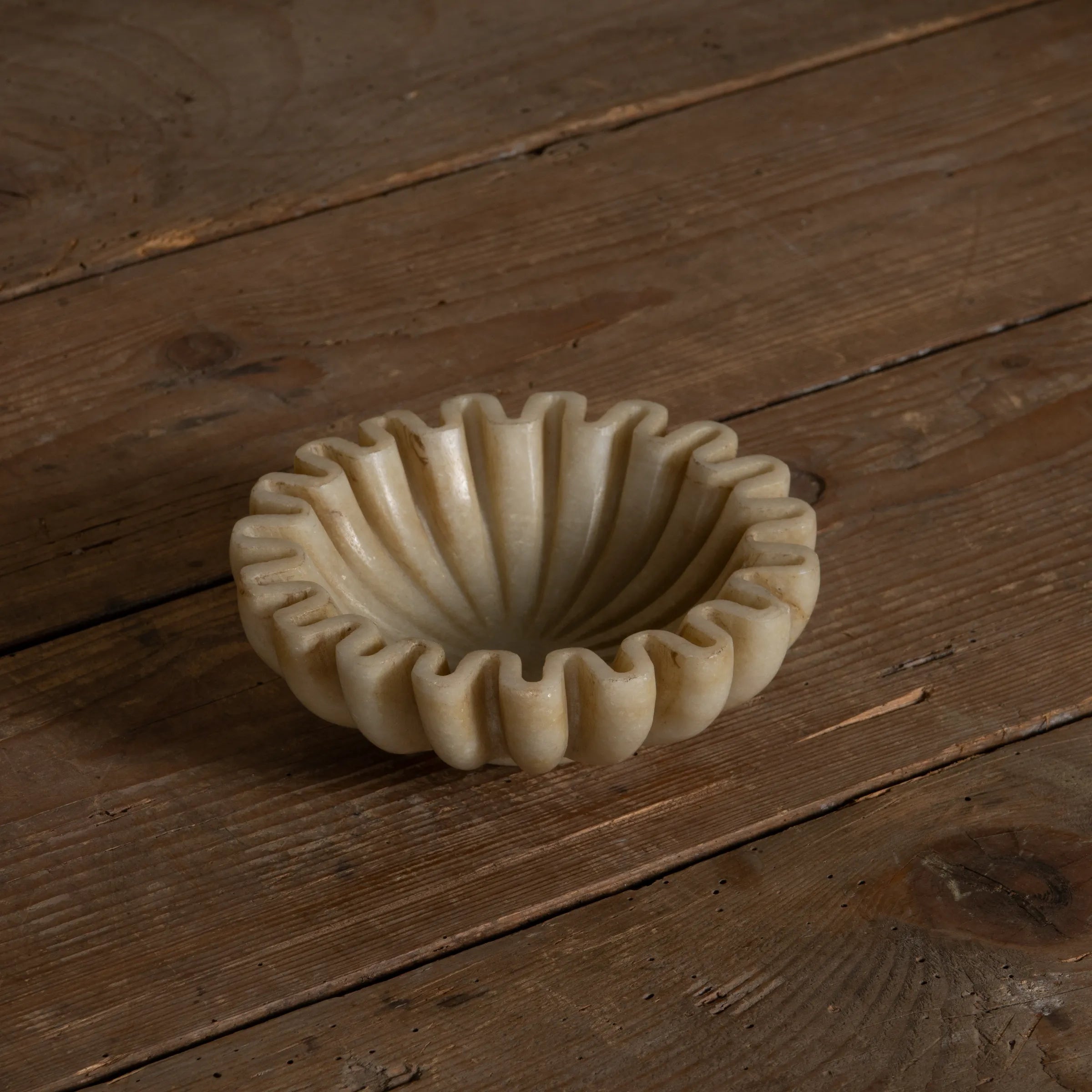 Makrana - Coupelle en marbre blanc sculpté n°1