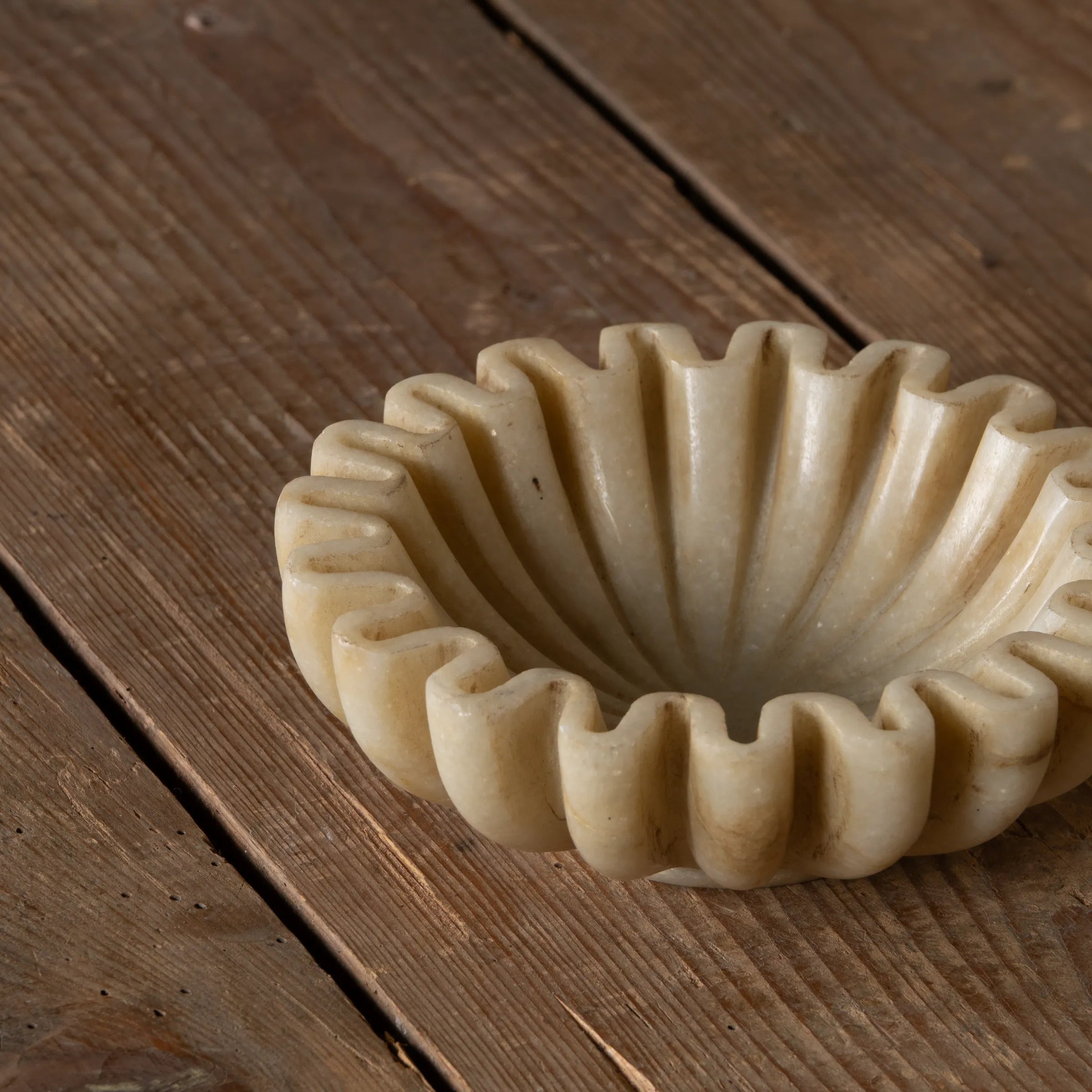 Makrana - Coupelle en marbre blanc sculpté n°1
