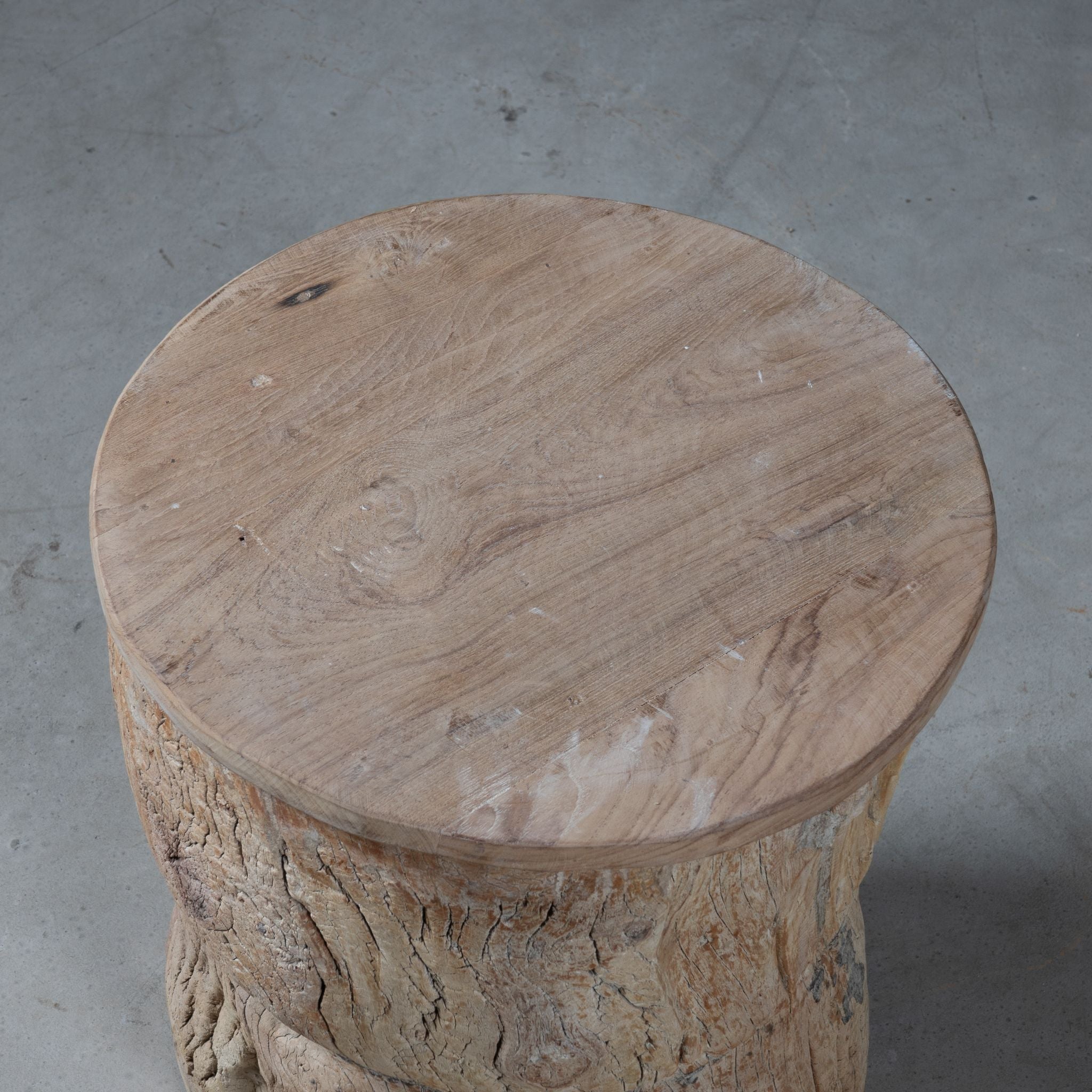 Okhli - Tabouret ancien sculpté en bois n°12