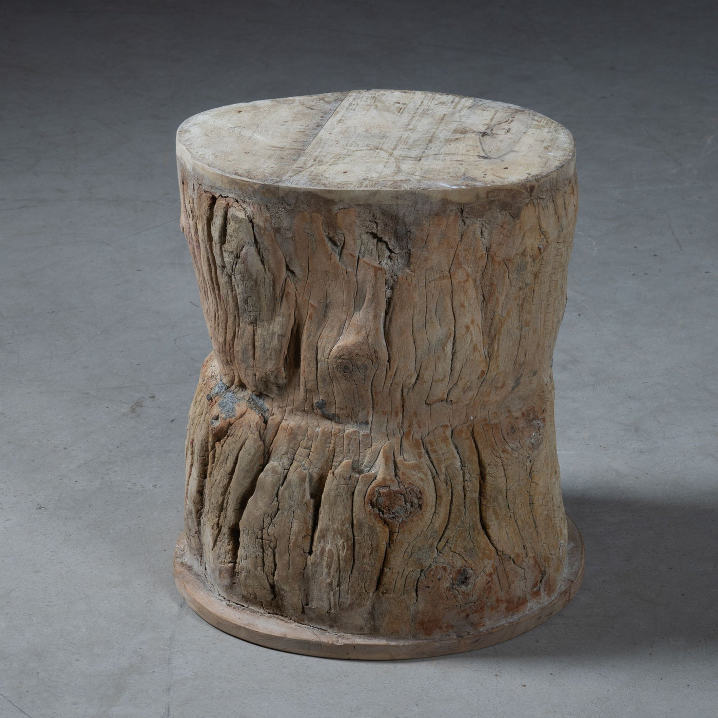 Okhli - Tabouret ancien sculpté en bois n°12