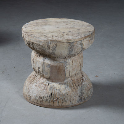 Okhli - Tabouret ancien sculpté en bois n°13