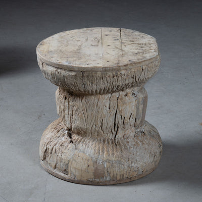 Okhli - Tabouret ancien sculpté en bois n°13