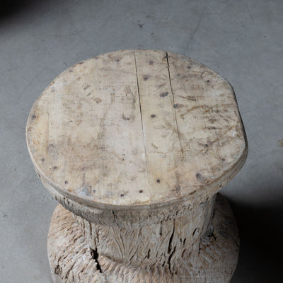 Okhli - Tabouret ancien sculpté en bois n°13