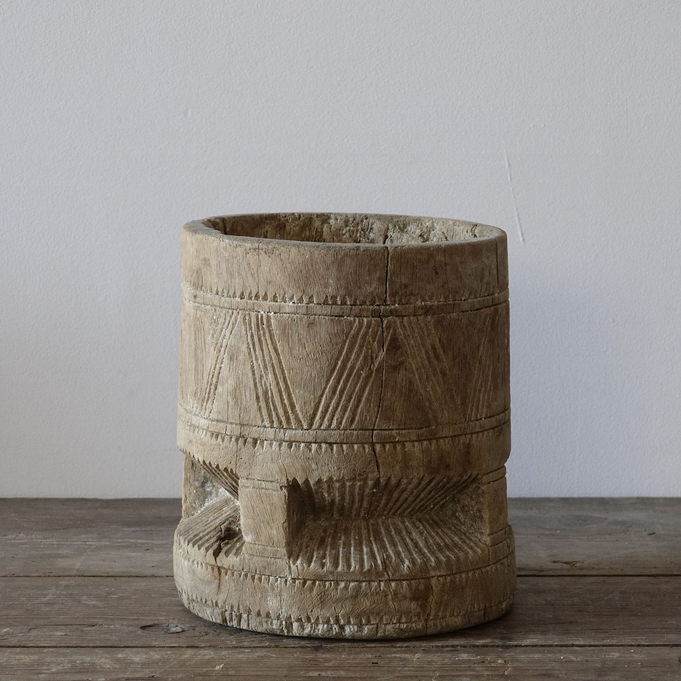 Okhli - Pot ancien sculpté en bois n°11