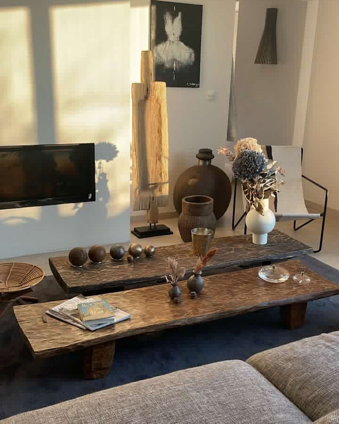 un séjour, Une paire de tables basses naga 