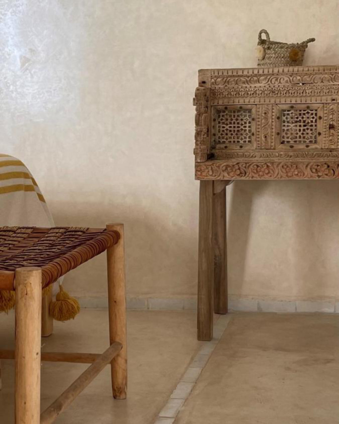 une chambre de riad à marrakech, Damchiya sculpté