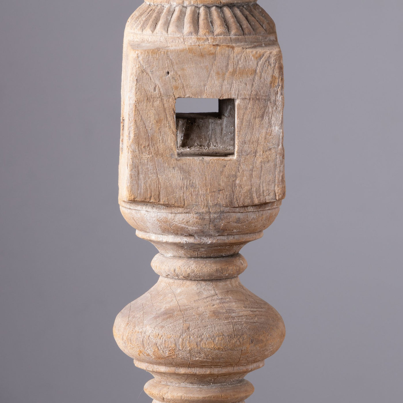 Savli - Bougeoir en bois sculpté nº4