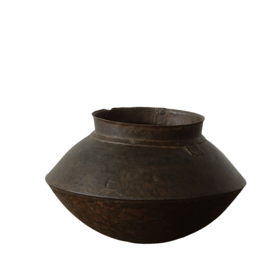 Tumkur - Former Indian iron jar with round background n ° 5