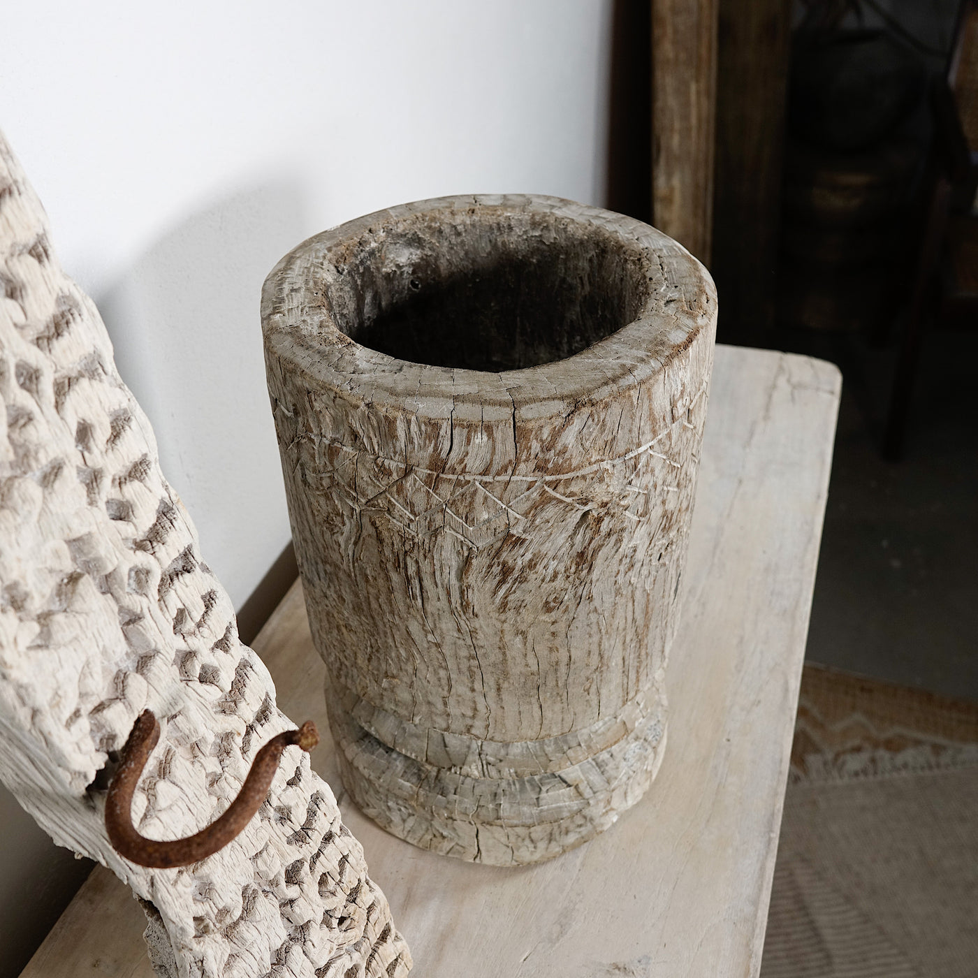 Okhli n°5 - Ancien mortier sculpté en bois