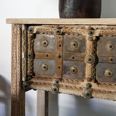 Dhaneriya - Sculpted wood console