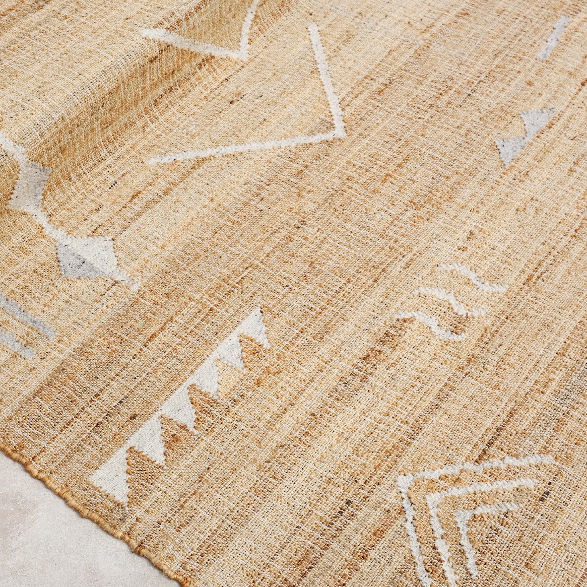 Nahian - Tapis indien tissé main en jute