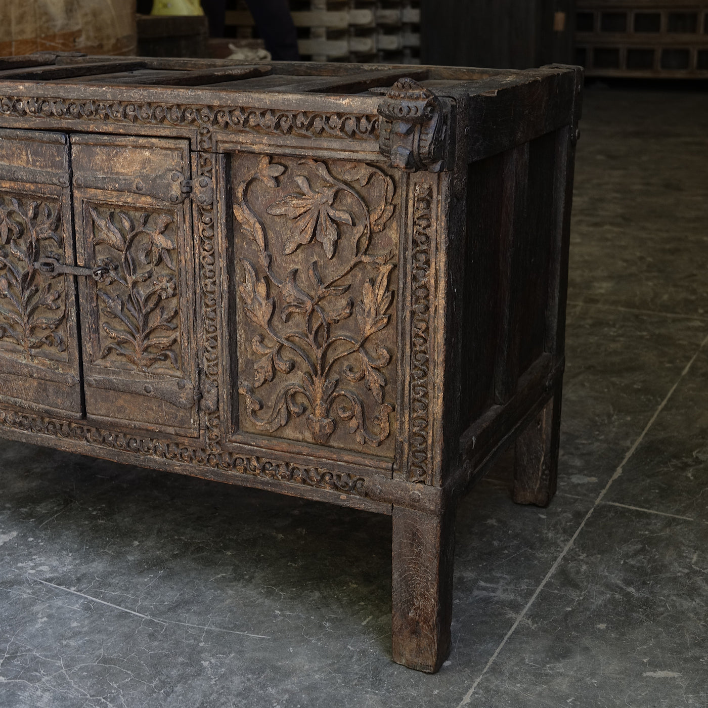 Old Damchiya - Carved Indian furniture n°36