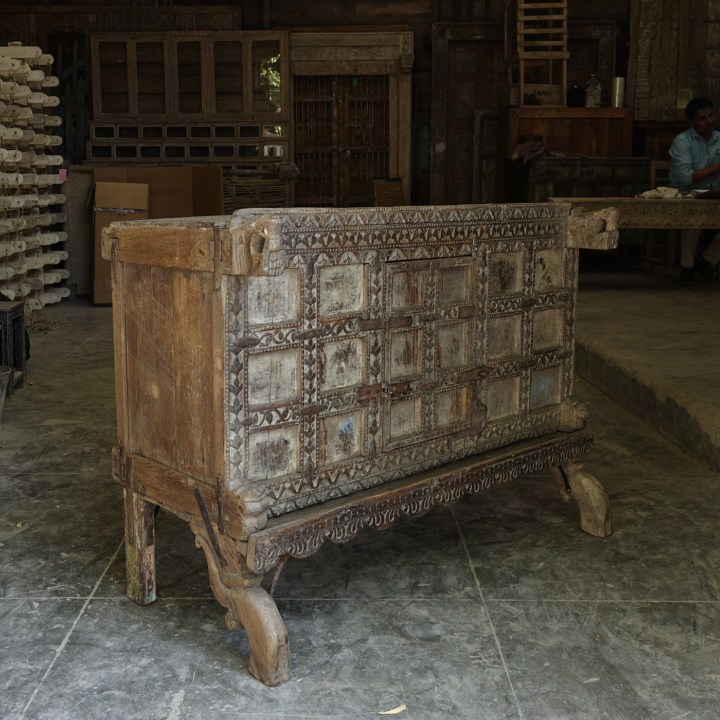 Old Damchiya - Carved Indian furniture n°43