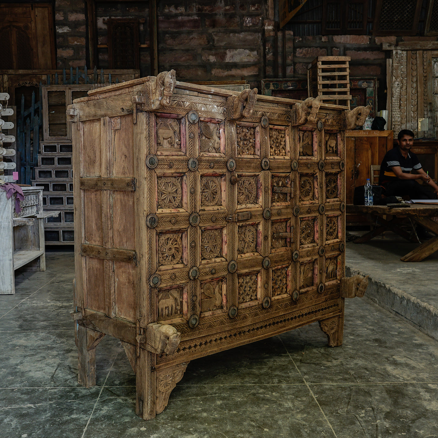 Old Damchiya - Carved Indian furniture n°45