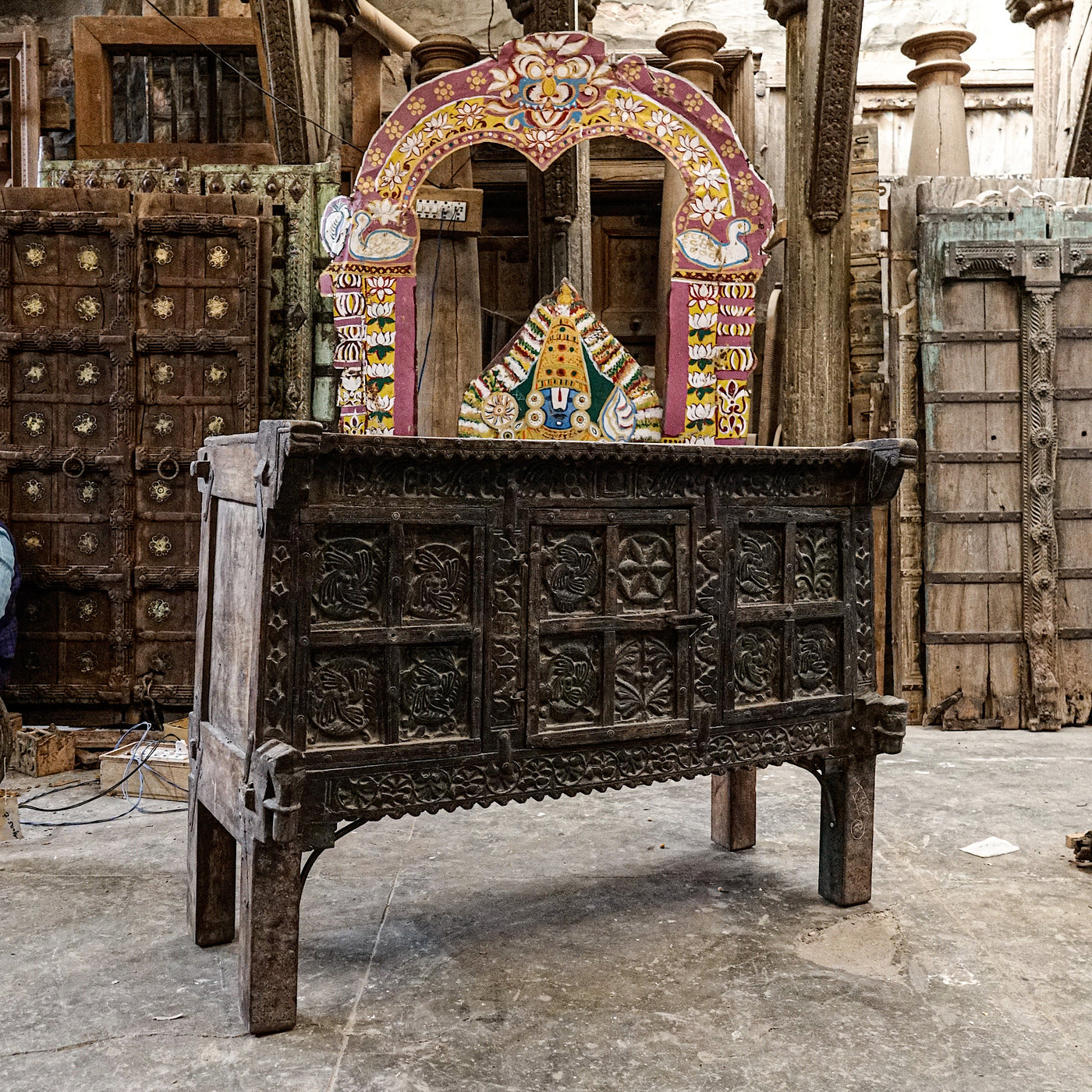 Old Damchiya - Carved Indian furniture n°41