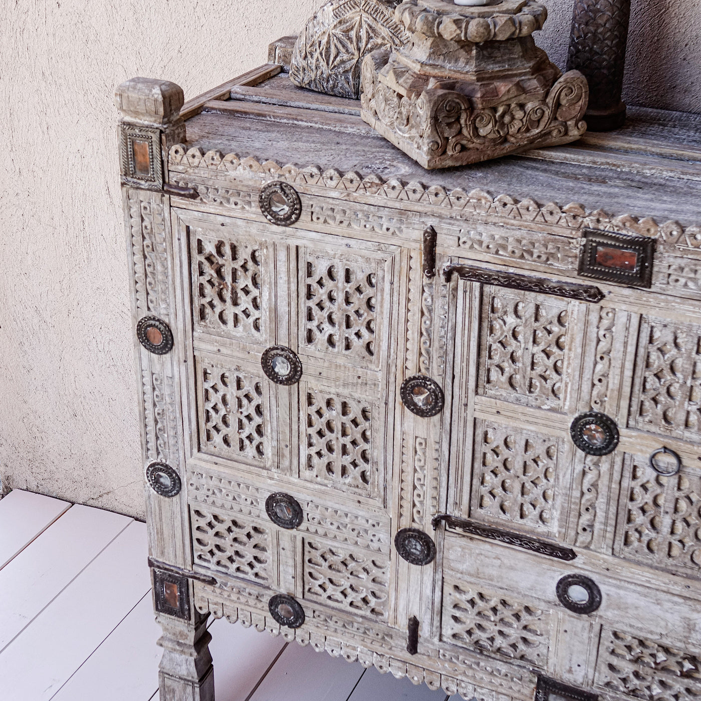 Old Damchiya - Carved Indian furniture n°19