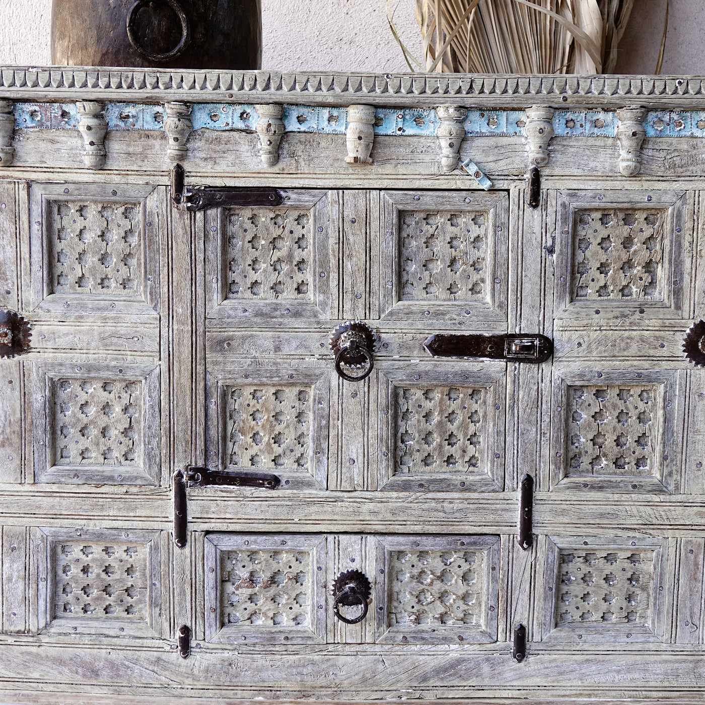 Old Damchiya - Carved Indian furniture n°23