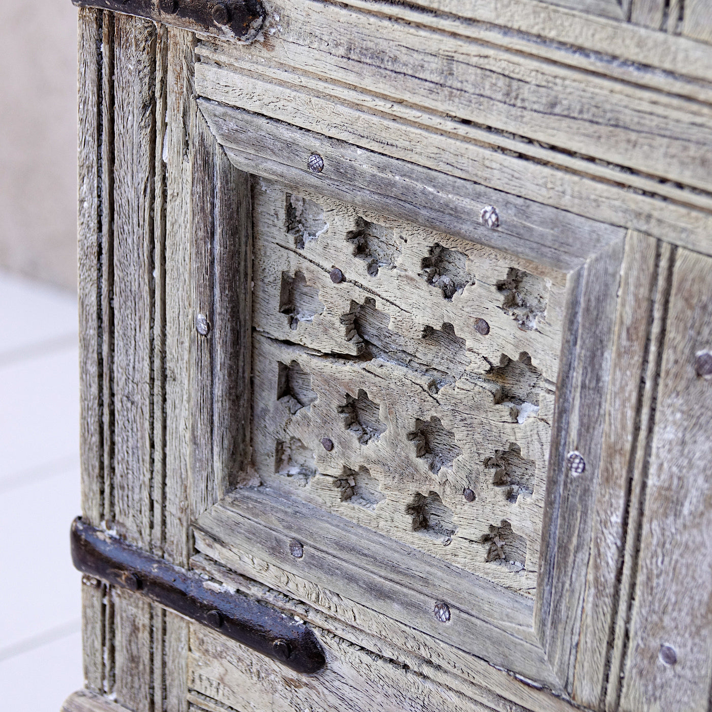 Old Damchiya - Carved Indian furniture n°23